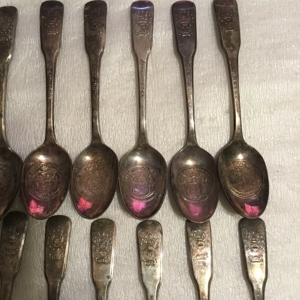 Lot of 13 International Silver Bicentennial US States Souvenir Spoons - Picture 3 of 16